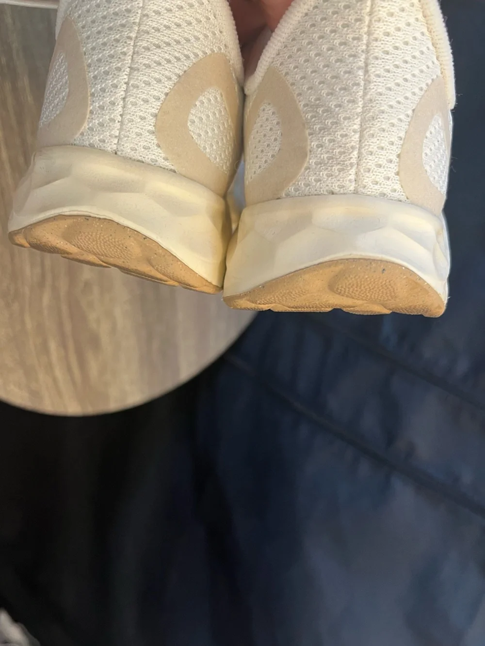 Women's New Balance Fresh Foam Arishi v4- Size 6